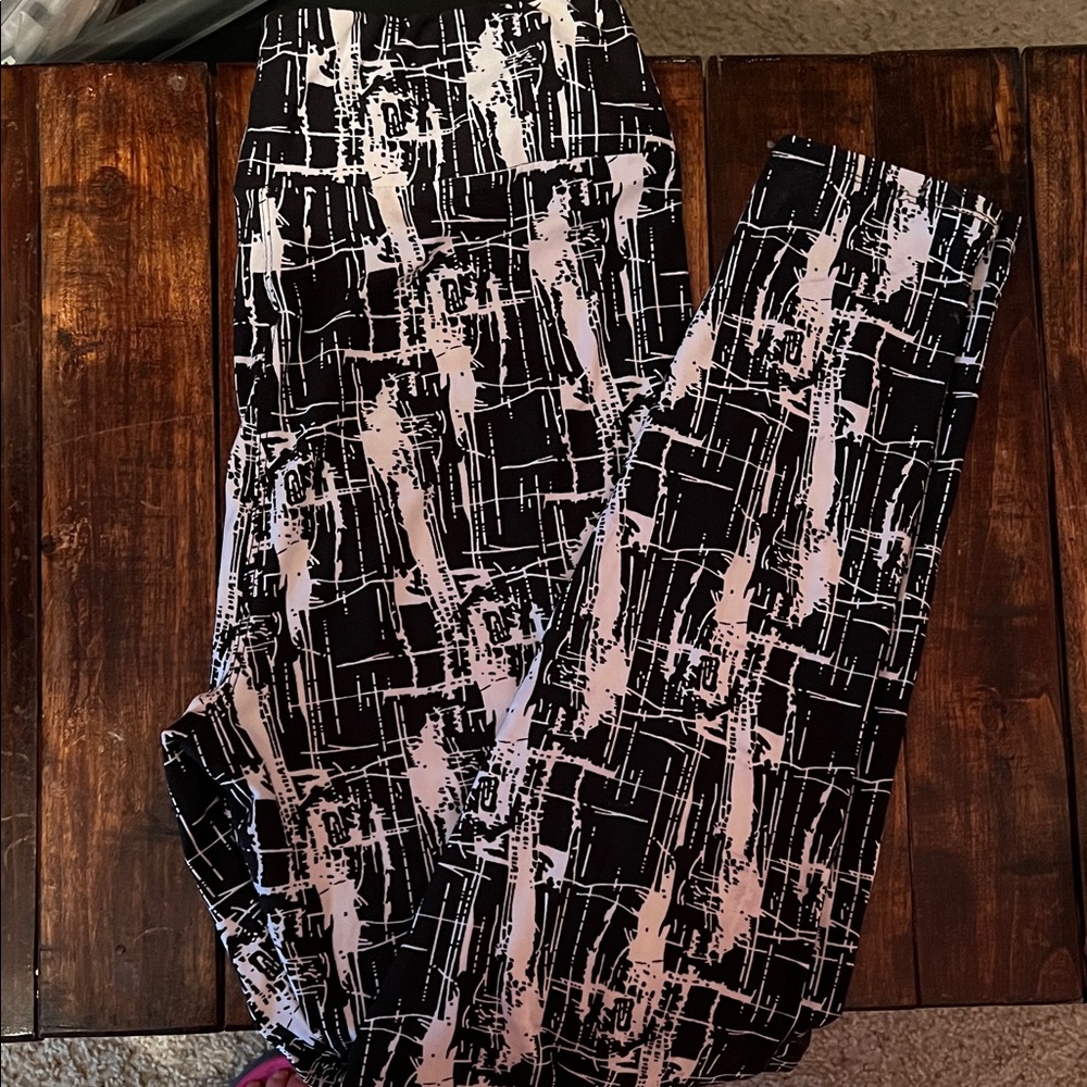 Black and White Abstract Print Leggings